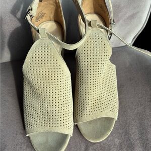 Steve Madden Beige Suede Heels